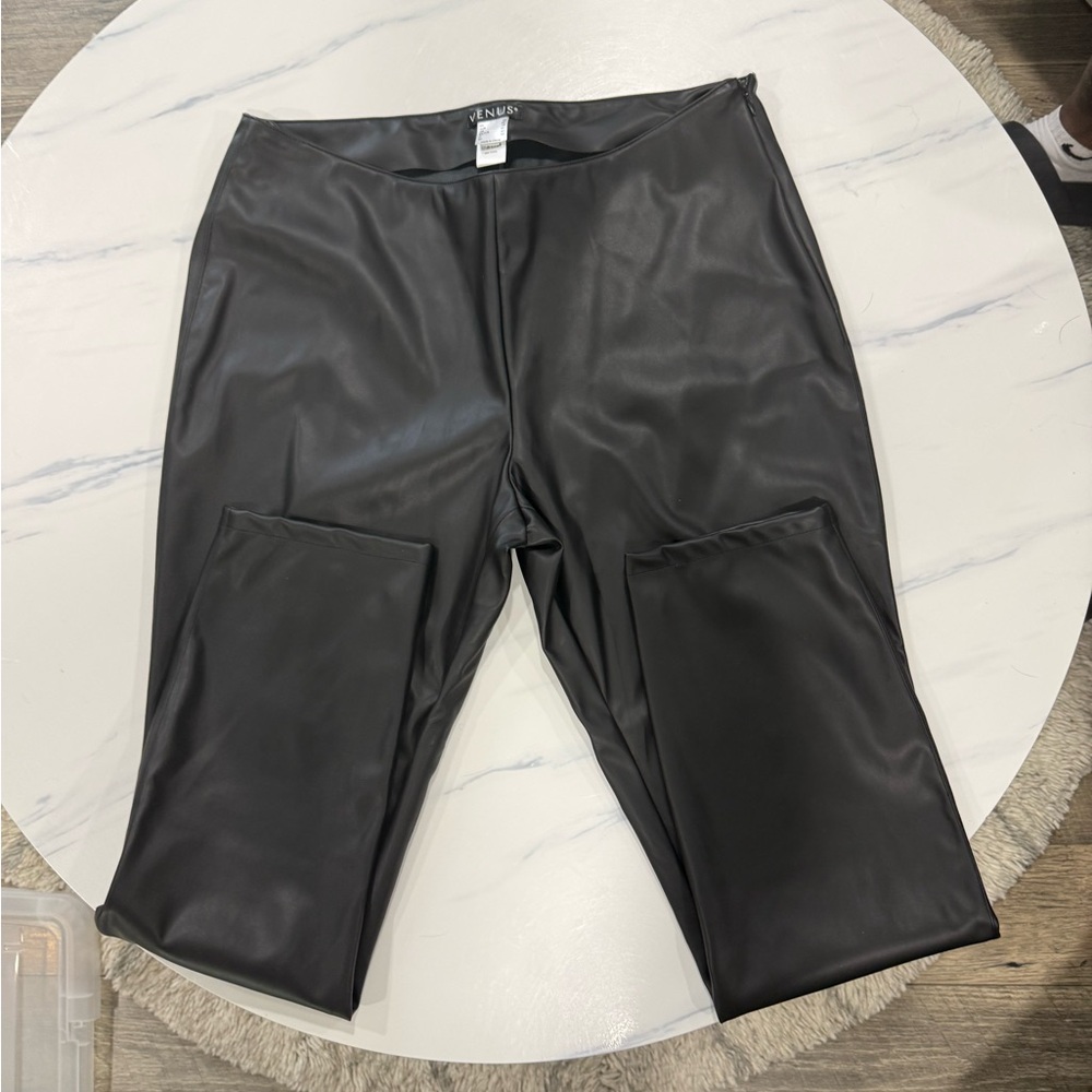 VENUS Women's Sleek Black Pants
